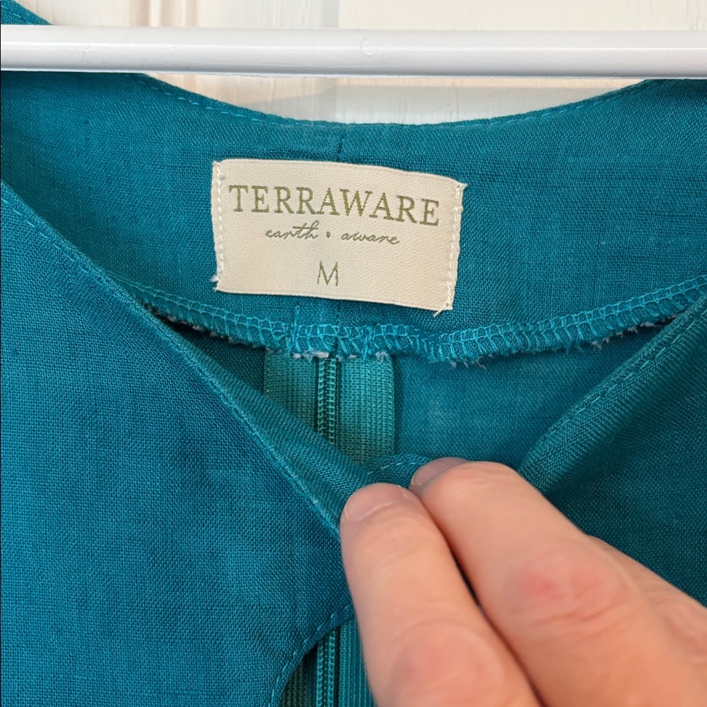 Linen blend top. - Picture 3 of 7